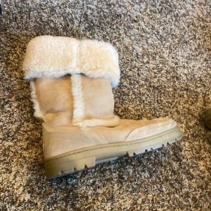 Ugg Sundance II suede boots Slightly used. Size W9